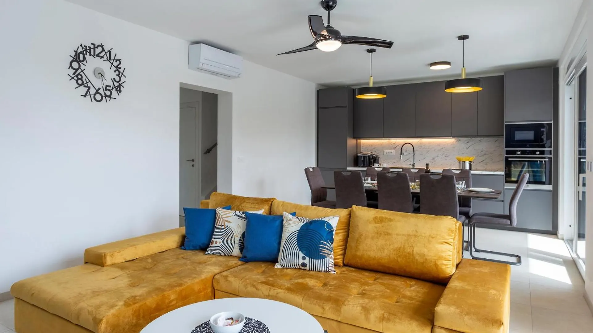 Holiday home 4 Bedroom Beautiful Home In Medulin